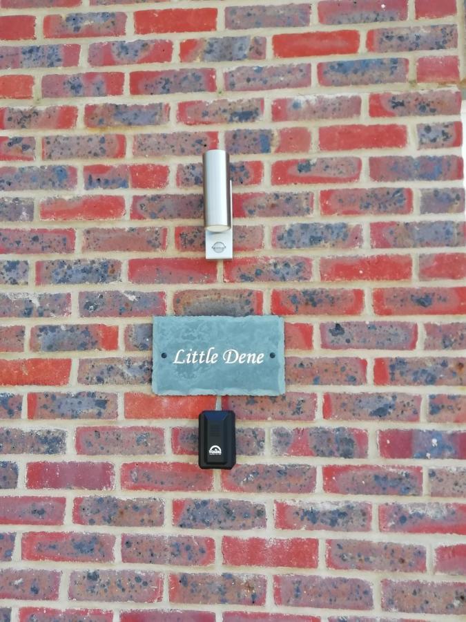 Little Dene Apartment Salisbury Exterior photo
